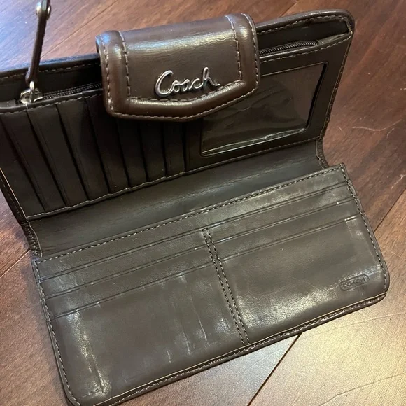 Authentic Coach wallet in excellent condition. - Picture 3 of 3